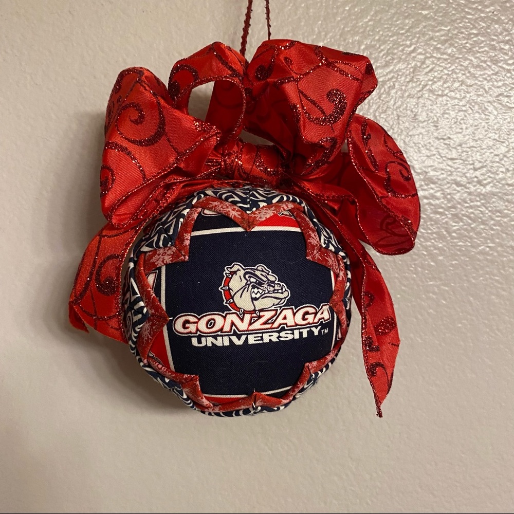 Gonzaga University Hand Crafted Holiday 4โ Christmas Quilted Ball Ornament